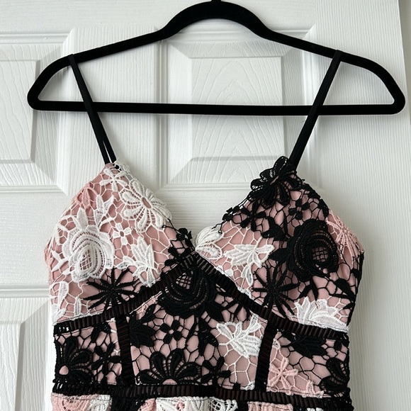 AQUA Bloomingdale’s Multi Lace Empire Waist Cami Dress Pink/White/Black Size XS - Picture 2 of 5